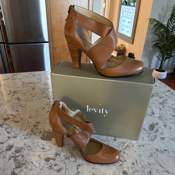 Levity Cognac Leather Criss Cross Strap Heels Shoes Size 8M - Picture 1 of 6